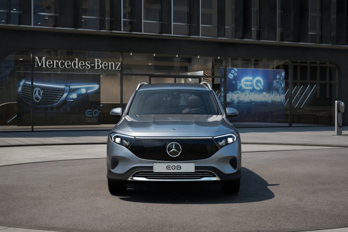 Mercedes-Benz EQB 250+ chega com mais autonomia