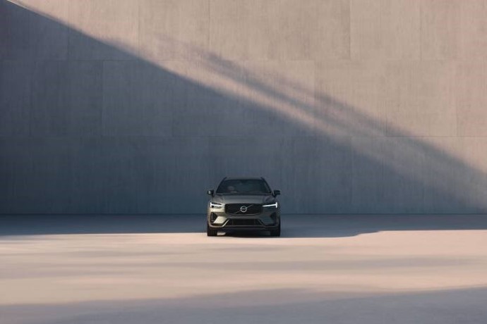 Novo Volvo XC60 e Volvo EX30 Cross Country estreiam no Brasil