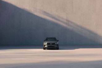 Novo Volvo XC60 e Volvo EX30 Cross Country estreiam no Brasil