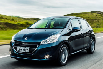 Peugeot tenta driblar crise com 208 mais equipado