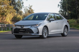 Toyota Corolla GLi Hybrid estreia por R$ 189.000 no Brasil