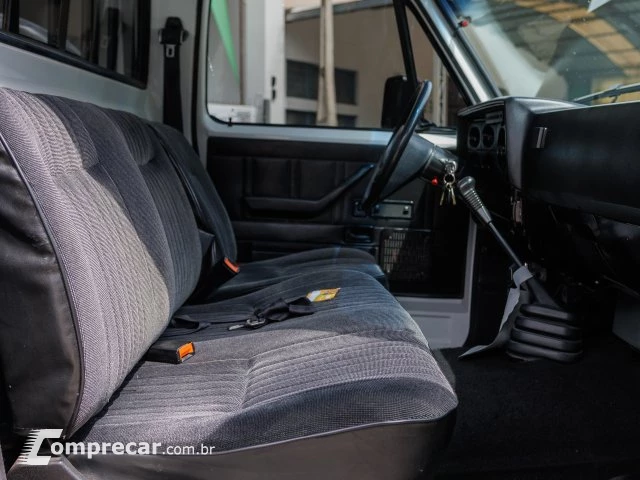 D20 - 4.0 CUSTOM DE LUXE CS 8V TURBO 2P MANUAL