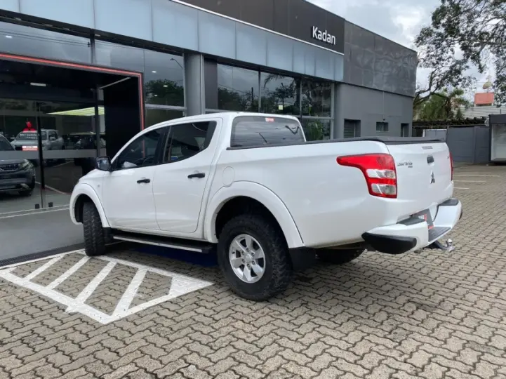 L200 TRITON 2.4 16V Turbo GLS CD 4X4