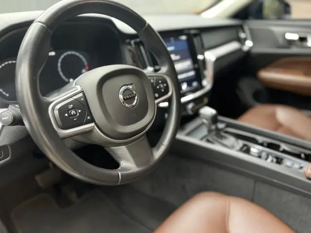 S60 - 2.0 T4 MOMENTUM 4P AUTOMÁTICO