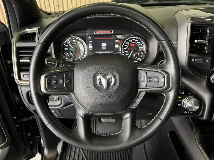 1500 5.7 V8 GASOLINA REBEL CD 4X4 AUTOMÁTICO