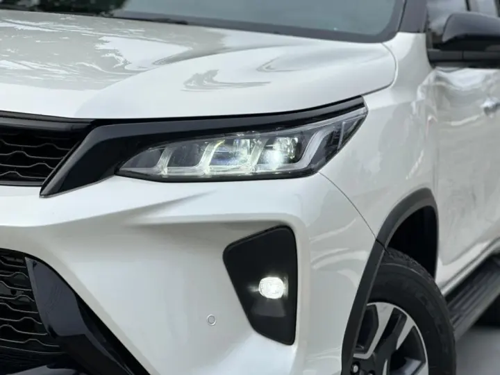 HILUX SW4 2.8 D-4D TURBO DIESEL DIAMOND 7L 4X4 AUTOMÁTICO