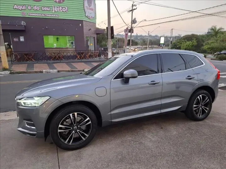 XC60 2.0 T8 Hybrid Momentum AWD Geartronic