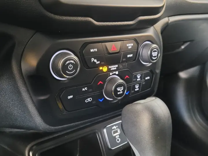 Renegade Longitude 1.8 4x2 Flex 16V Aut.