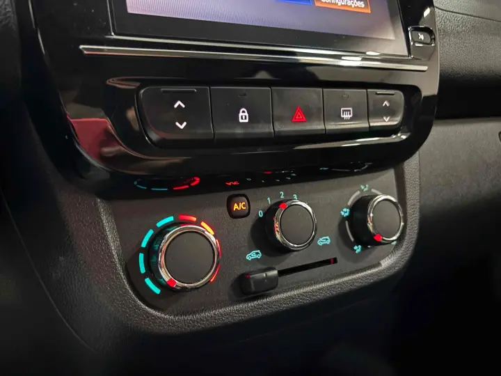 KWID 1.0 12V SCE FLEX OUTSIDER MANUAL