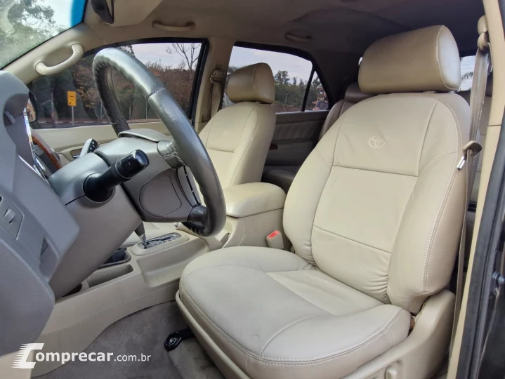 HILUX SW4 3.0 SRV 4X4 7 Lugares 16V Turbo Intercooler