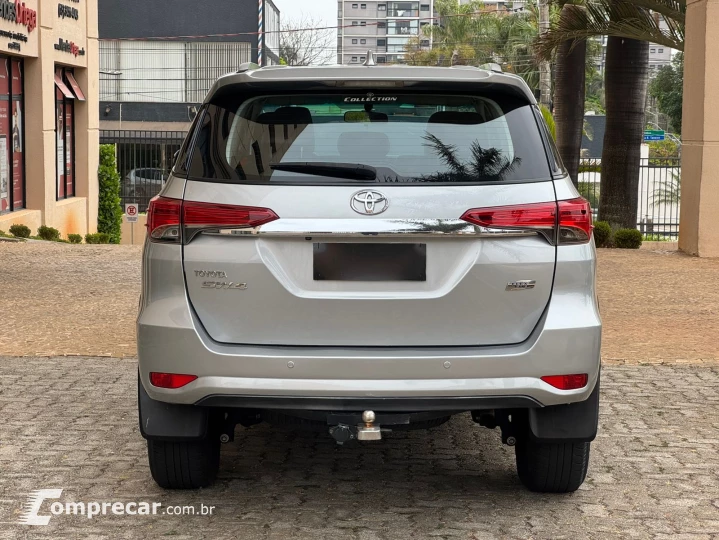 HILUX SW4 2.7 SR 4X2 7 Lugares 16V