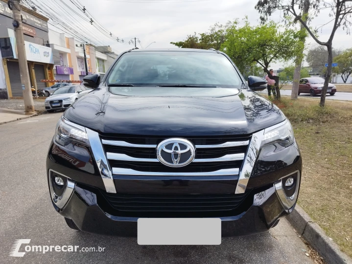 HILUX 2.8 SW4 4X4 8V