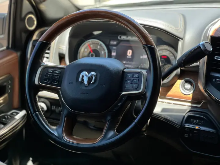 3500 6.7 Laramie Longhorn 4X4 CD 6 Cilindros Turbo