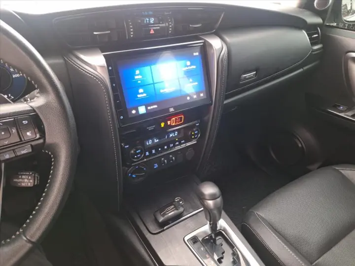 HILUX SW4 2.8 D-4D TURBO DIESEL SRX 7L 4X4 AUTOMÁ