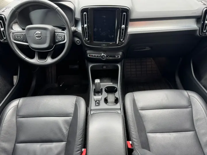 XC 40 2.0 T5 GASOLINA MOMENTUM AWD GEARTRONIC