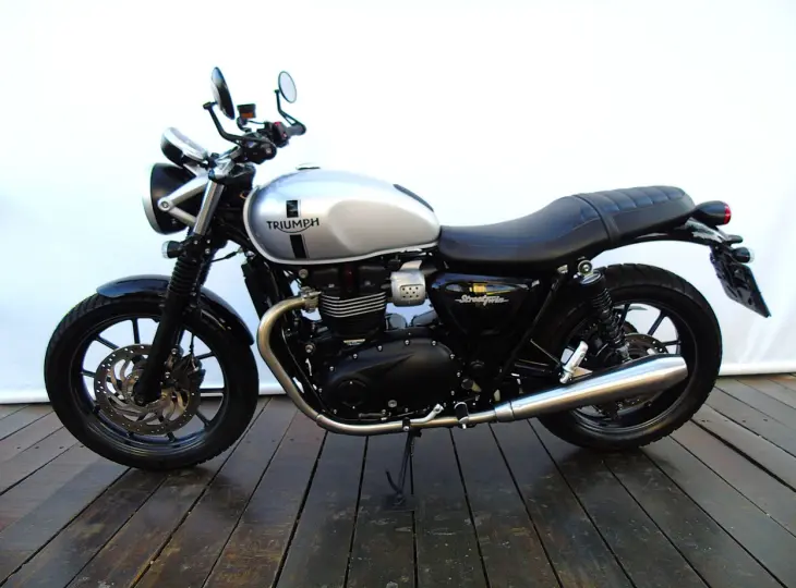TRIUMPH STREET TWIN