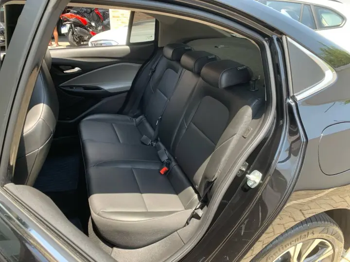 ONIX SED. Plus PREM. 1.0 12V TB Flex Aut