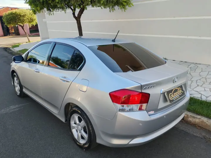 CITY 1.5 LX Sedan 16V