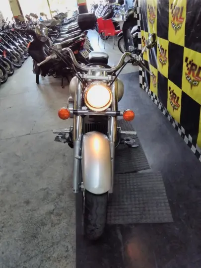 SHADOW 750