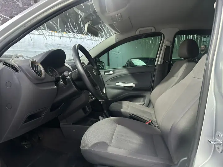 VOYAGE 1.0/1.0 City Mi Total Flex 8V 4p