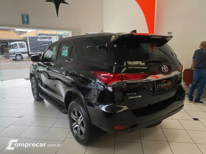 HILUX SW4 2.7 SR 7 LUGARES 4X2 16V TOYOTA