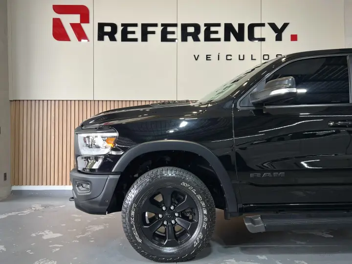 1500 5.7 V8 GASOLINA REBEL CD 4X4 AUTOMÁTICO