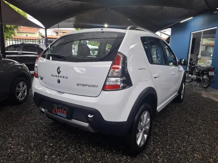 SANDERO - 1.6 STEPWAY 8V 4P MANUAL
