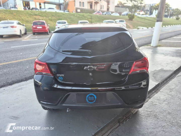 ONIX HATCH LT 1.0 8V FlexPower 5p Mec.