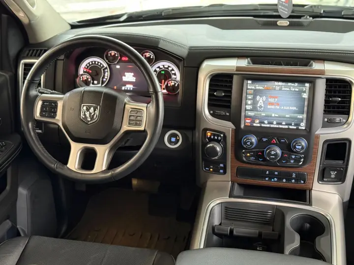 CLASSIC LARAMIE NIGHT ED. 5.7 4X4 Aut.