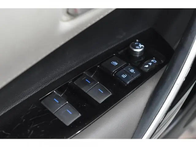 COROLLA - 1.8 VVT-I HYBRID ALTIS PREMIUM CVT