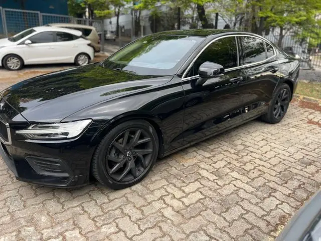 S60 - 2.0 T4 MOMENTUM 4P AUTOMÁTICO