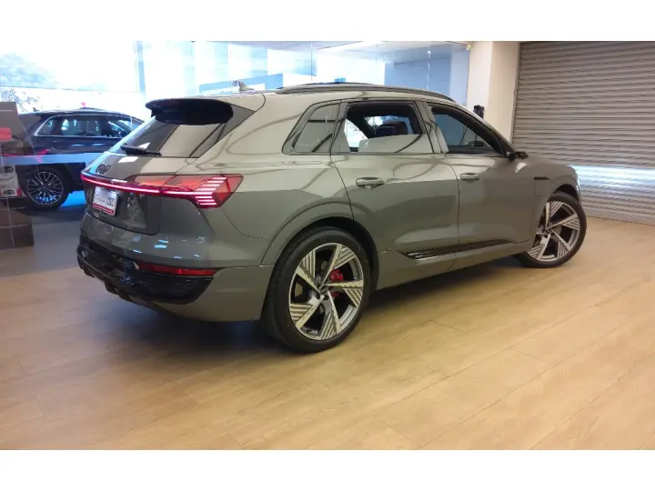 Q8 E-TRON 55 ELÉTRICO LAUNCH EDITION QUATTRO