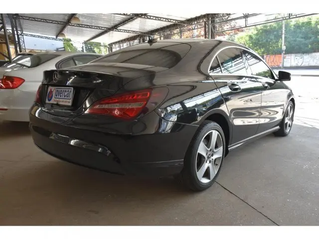 CLA 180 - 1.6 CGI 7G-DCT