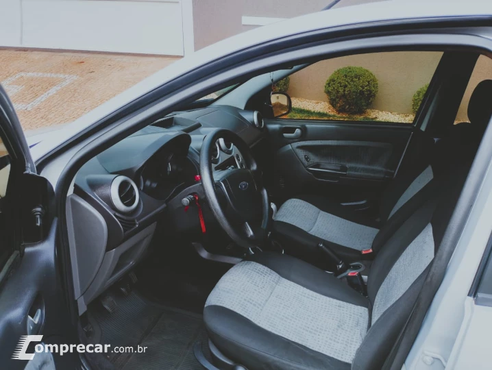 FIESTA 1.6 MPI Class Sedan 8V