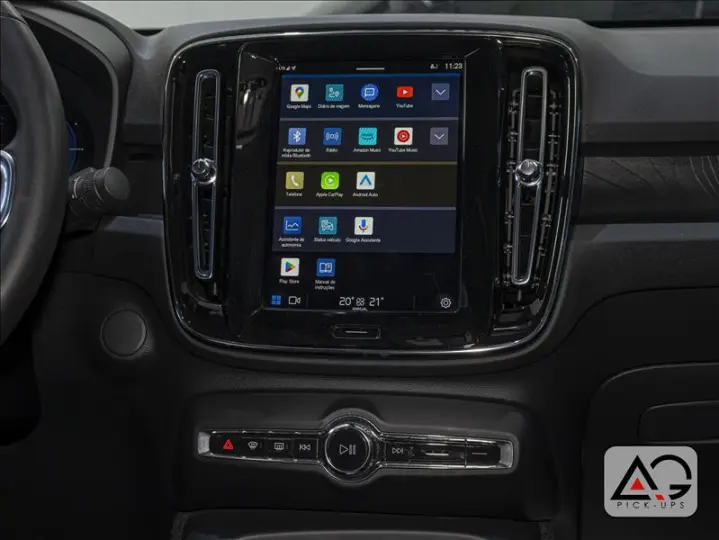 C40 P8 Recharge Pure Electric AWD