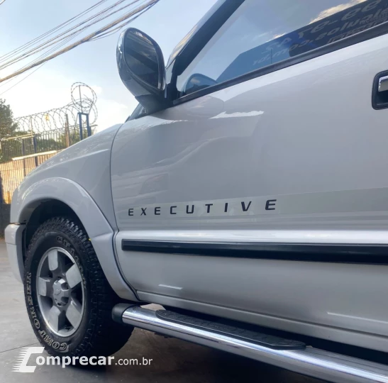 S10 2.4 FLEX EXECUTIVE CABINE DUPLA