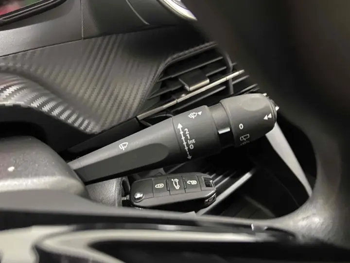 208 1.0 6V FLEX LIKE MANUAL