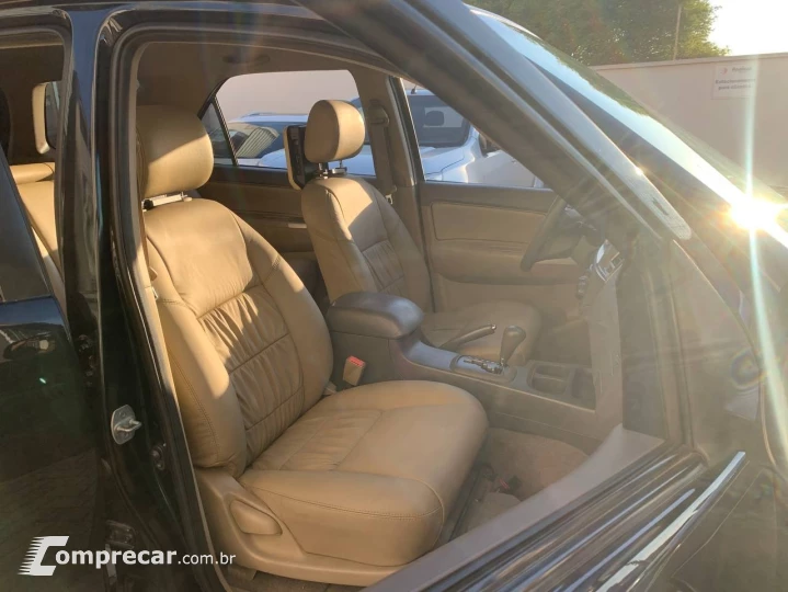 Hilux SW4 SR 4x2 2.7/ 2.7 Flex 16V Aut.