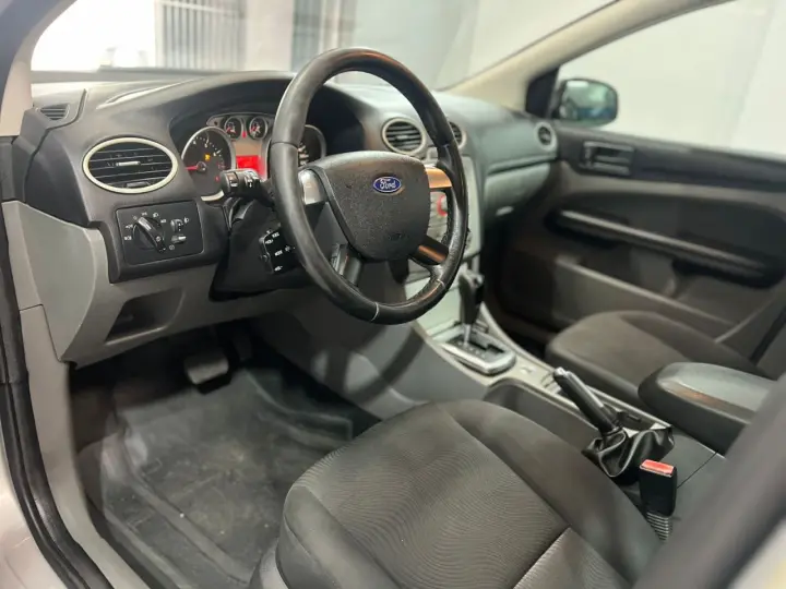 Focus Sedan 2.0 16V 4P GLX FLEX AUTOMÁTICO