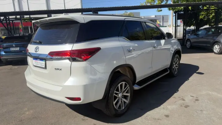 Hilux SW4 2.8 4P SRX 4X4 7 LUGARES TURBO DIESEL AUTOMÁTICO