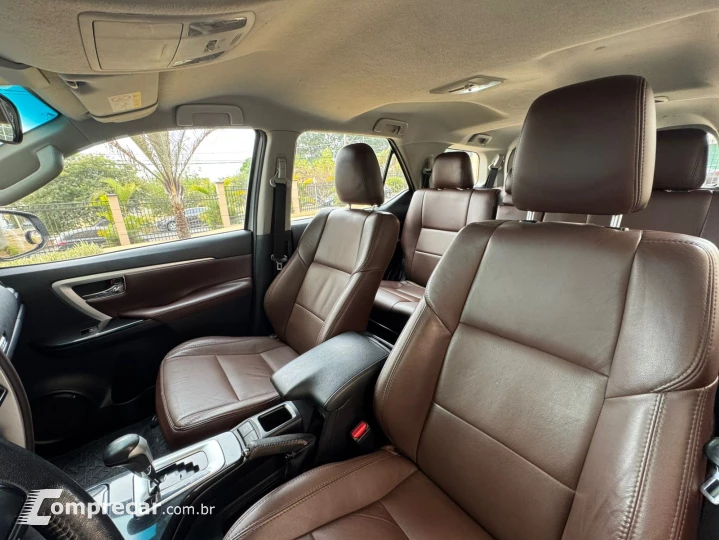 HILUX SW4 2.7 SR 4X2 7 Lugares 16V