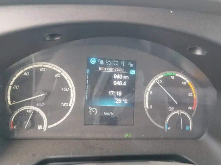 Accelo 1017 + Carroceria - Chassi