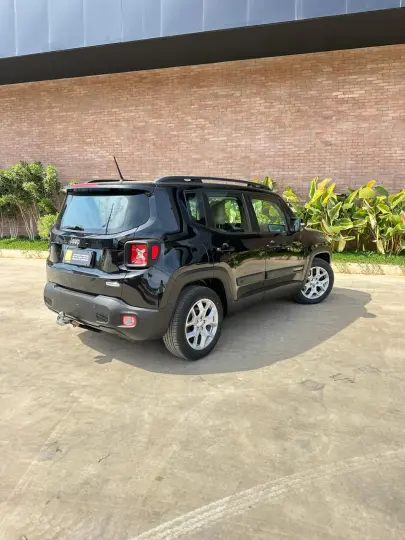 Renegade Longitude 1.8 4x2 Flex 16V Aut.