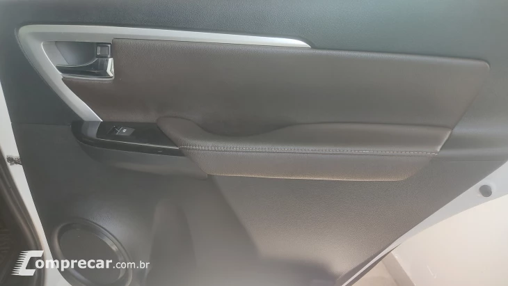 HILUX SW4 2.7 SRV 7 Lugares 4X2 16V