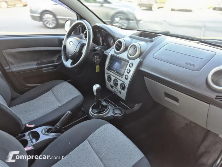 Fiesta Sedan SE 1.6 8V Flex 4p