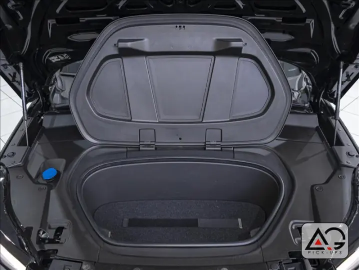 C40 P8 Recharge Pure Electric AWD