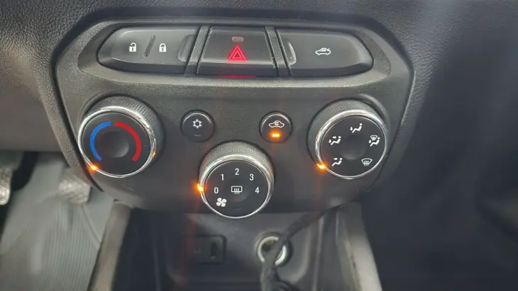 ONIX HATCH LT 1.0 8V FlexPower 5p Mec.