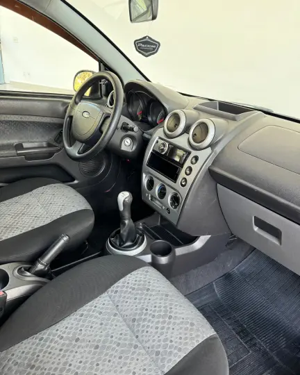 FIESTA 1.6 MPI Class Hatch 8V