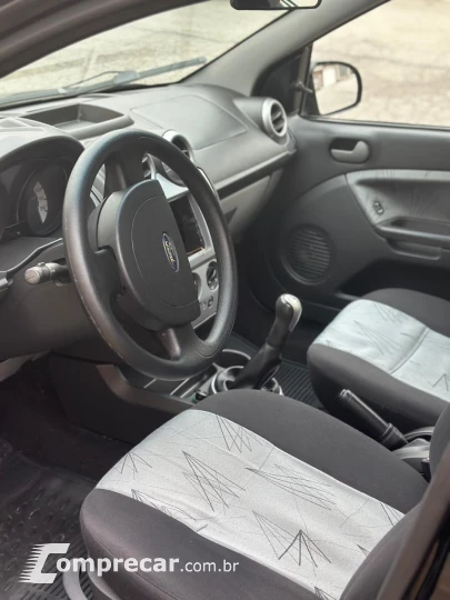 FIESTA 1.6 MPI Class Hatch 8V