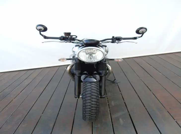 TRIUMPH STREET TWIN